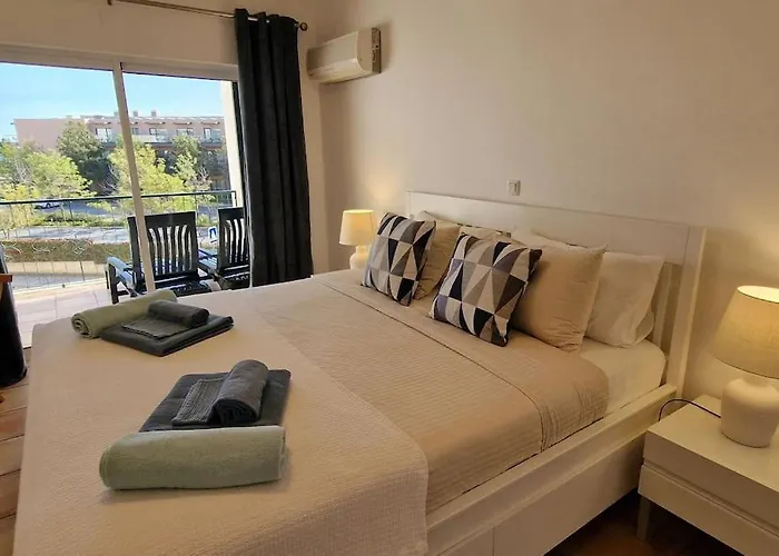 Jasmine Apartment Next To Meia Praia Beach