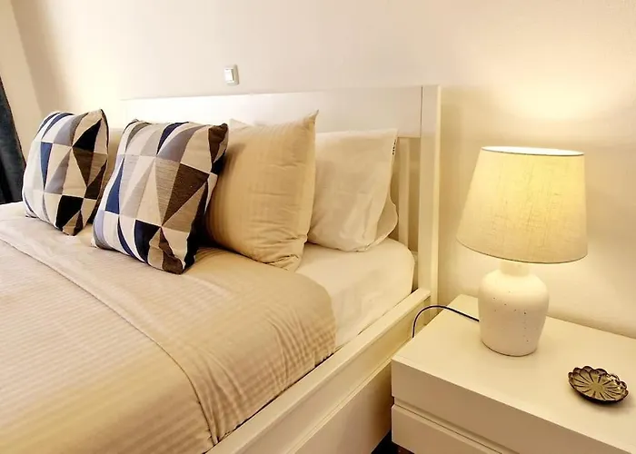 Jasmine Apartment Next To Meia Praia Beach